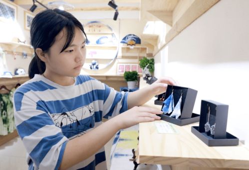 华蓥市青少年文化艺术展示交流中心及文创产品交易市场开市 文化与经济的双赢新平台