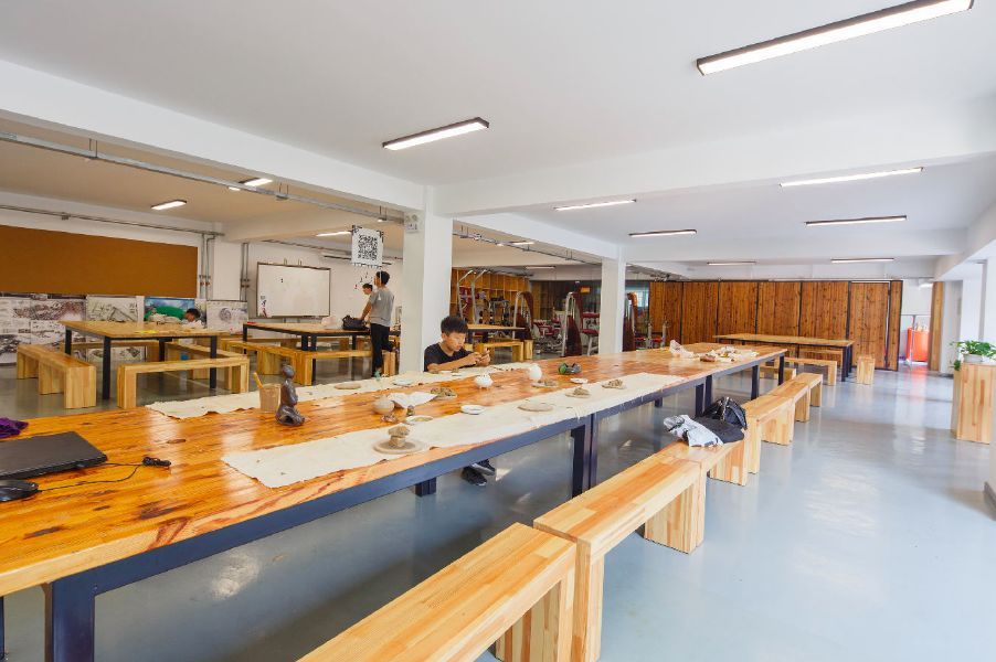 徽韵新生，智创未来 风云工坊&middot;优客工场大连启幕，融合传统美学与现代办公的会议新地标